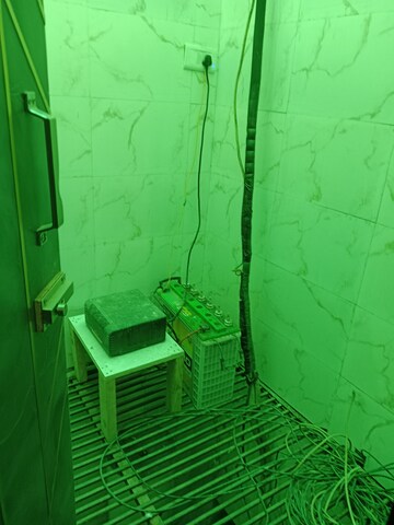 Bathroom in 1.5 BHK Builder Floor at Sector 18 – for Rent