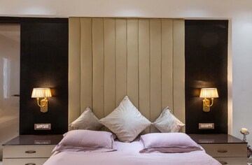 Bedroom in 5 BHK Apartment at Nipania – for Sale