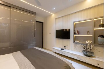 Room in 5 BHK Apartment at Nipania – for Sale