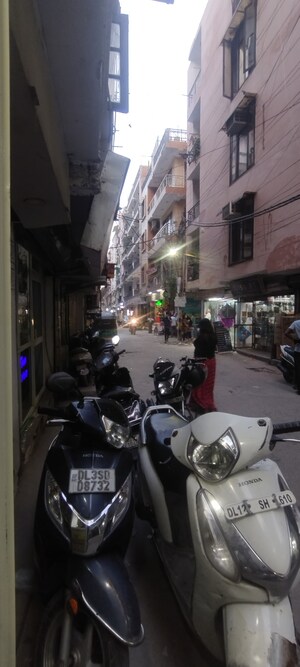Parking in  Shop at Malviya Nagar – for Sale