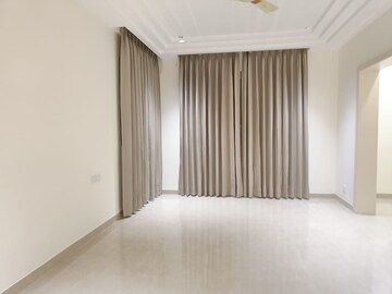Room in 4 BHK Builder Floor at Sector 56 – for Sale