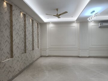 Room in 4 BHK Builder Floor at Sector 56 – for Sale