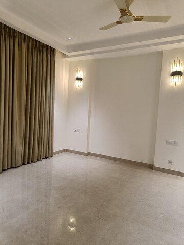 Room in 4 BHK Builder Floor at Sector 56 – for Sale