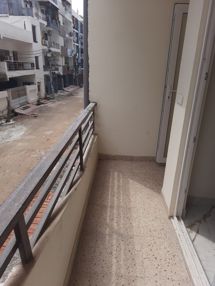 Balcony, sector 49 2 Bedroom 892 Sq.Ft. Apartment In Sector 49 Noida 9041288