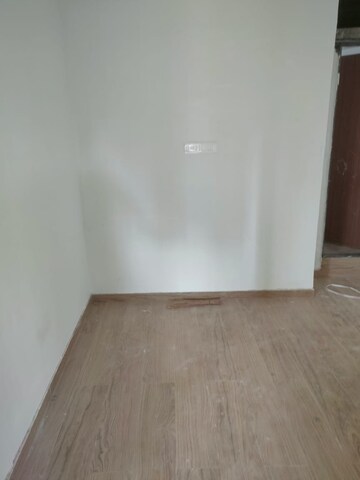 Room in 1.5 BHK Apartment at Parel – for Sale