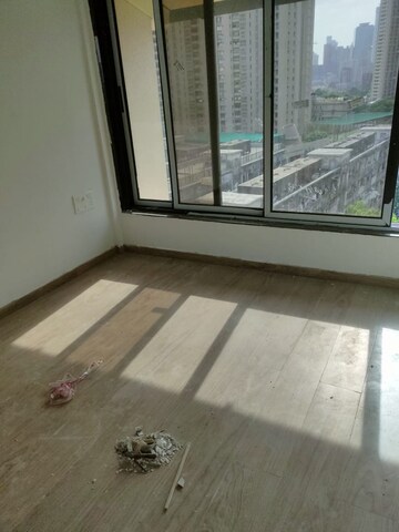 Room in 1.5 BHK Apartment at Parel – for Sale