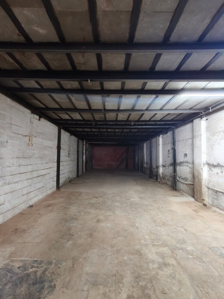  Parking, kothari-compound Commercial Warehouse 2750 Sq.Yd. In Kokanipada Thane 9041328