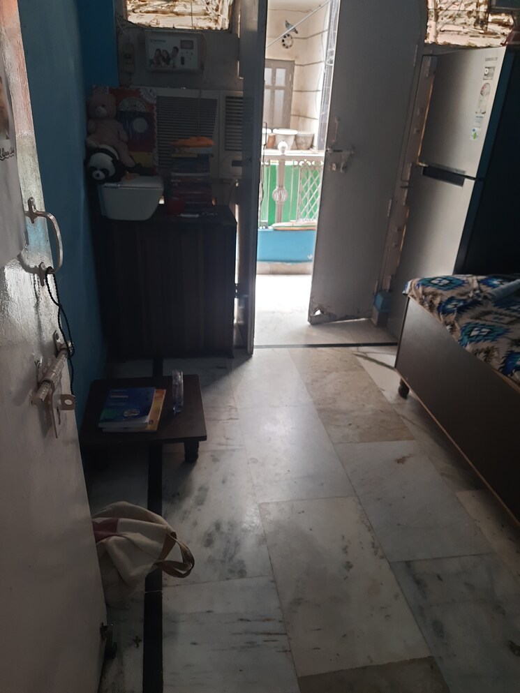 Room, laxmi nagar 2 Bedroom 450 Sq.Ft. Apartment In Laxmi Nagar Delhi 9037797