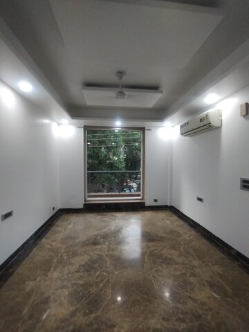 Room in 3 BHK Builder Floor at Sushant Lok 2, Sector 57 – for Rent