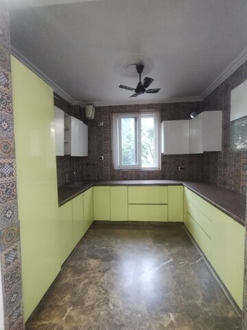 Building Lobby in 3 BHK Builder Floor at Sushant Lok 3, Sector 57 – for Rent