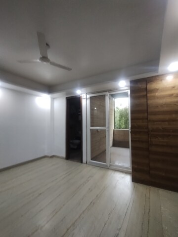 Furnished Amenities in 3 BHK Builder Floor at Sushant Lok 3, Sector 57 – for Rent