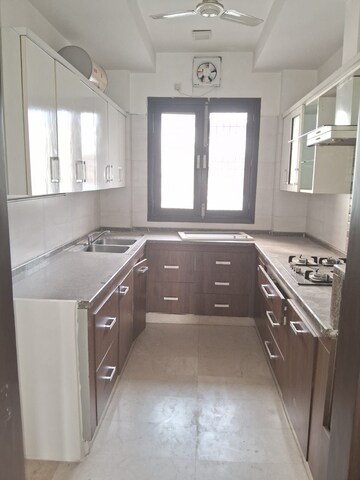 Kitchen in 3 BHK Builder Floor at Sushant Vyapaar Kendra, Sector 43 – for Rent