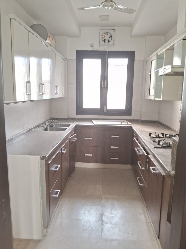 Kitchen, sushant-vyapaar-kendra 3 Bedroom 300 Sq.Yd. Builder Floor In Sector 43 Gurgaon 9041472