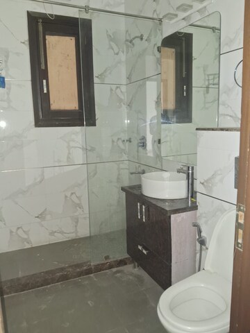 Kitchen in 3 BHK Builder Floor at Sushant Vyapaar Kendra, Sector 43 – for Rent