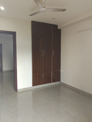 Room in 3 BHK Builder Floor at Ansal Sushant Apartments, Sushant Lok I – for Rent