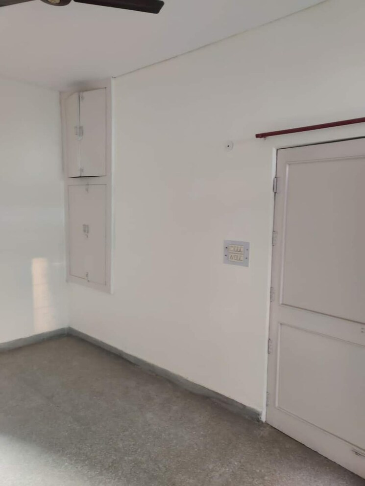 Room, uma-cooperative-society 3.5 Bedroom 1150 Sq.Ft. Apartment In Mayur Vihar 1 Delhi 9041483