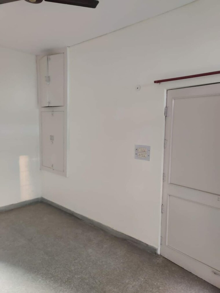 Room, uma-cooperative-society 3.5 Bedroom 1150 Sq.Ft. Apartment In Mayur Vihar 1 Delhi 9041483