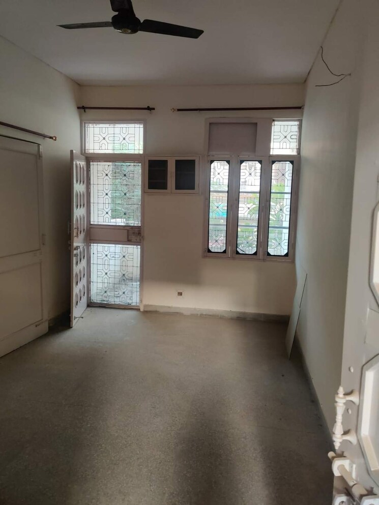 Room, uma-cooperative-society 3.5 Bedroom 1150 Sq.Ft. Apartment In Mayur Vihar 1 Delhi 9041483