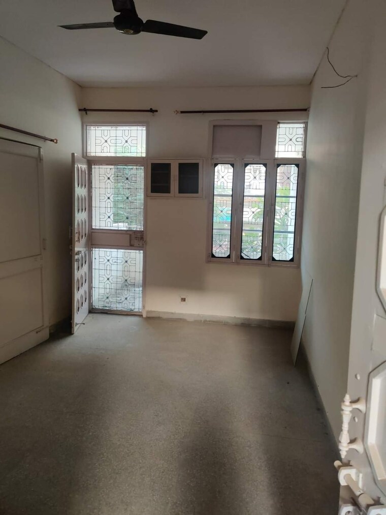 Room, uma-cooperative-society 3.5 Bedroom 1150 Sq.Ft. Apartment In Mayur Vihar 1 Delhi 9041483