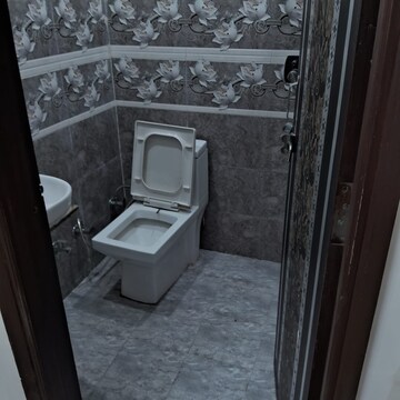 Bathroom in 3 BHK Builder Floor at Sushant Lok 3, Sector 57 – for Rent