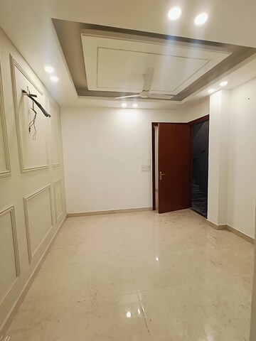 Room in 2 BHK Builder Floor at Saket – for Rent