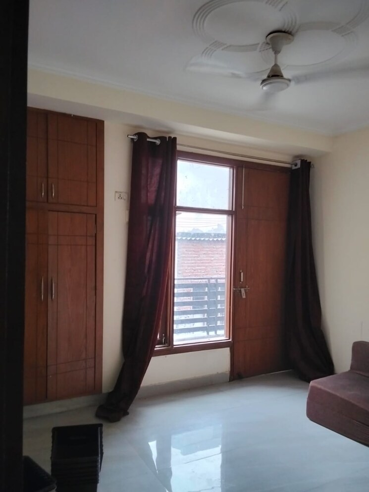 Room, paryavaran complex 1 Bedroom 450 Sq.Ft. Builder Floor In Paryavaran Complex Delhi 9041520