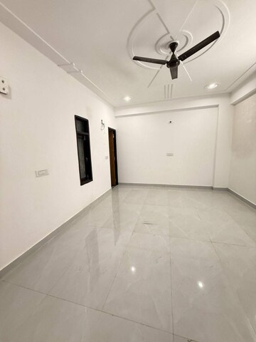 Room in 2 BHK Builder Floor at Saket – for Rent
