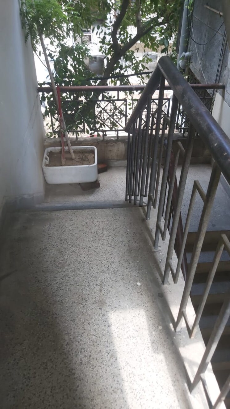 Balcony, mayur vihar 2.5 Bedroom 800 Sq.Ft. Apartment In Mayur Vihar Delhi 9041515