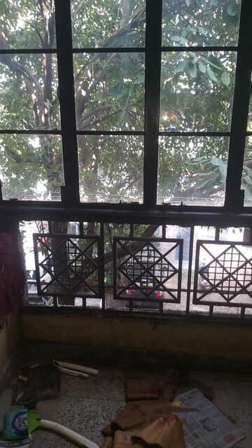 Room in 2.5 BHK Apartment at Mayur Vihar – for Rent