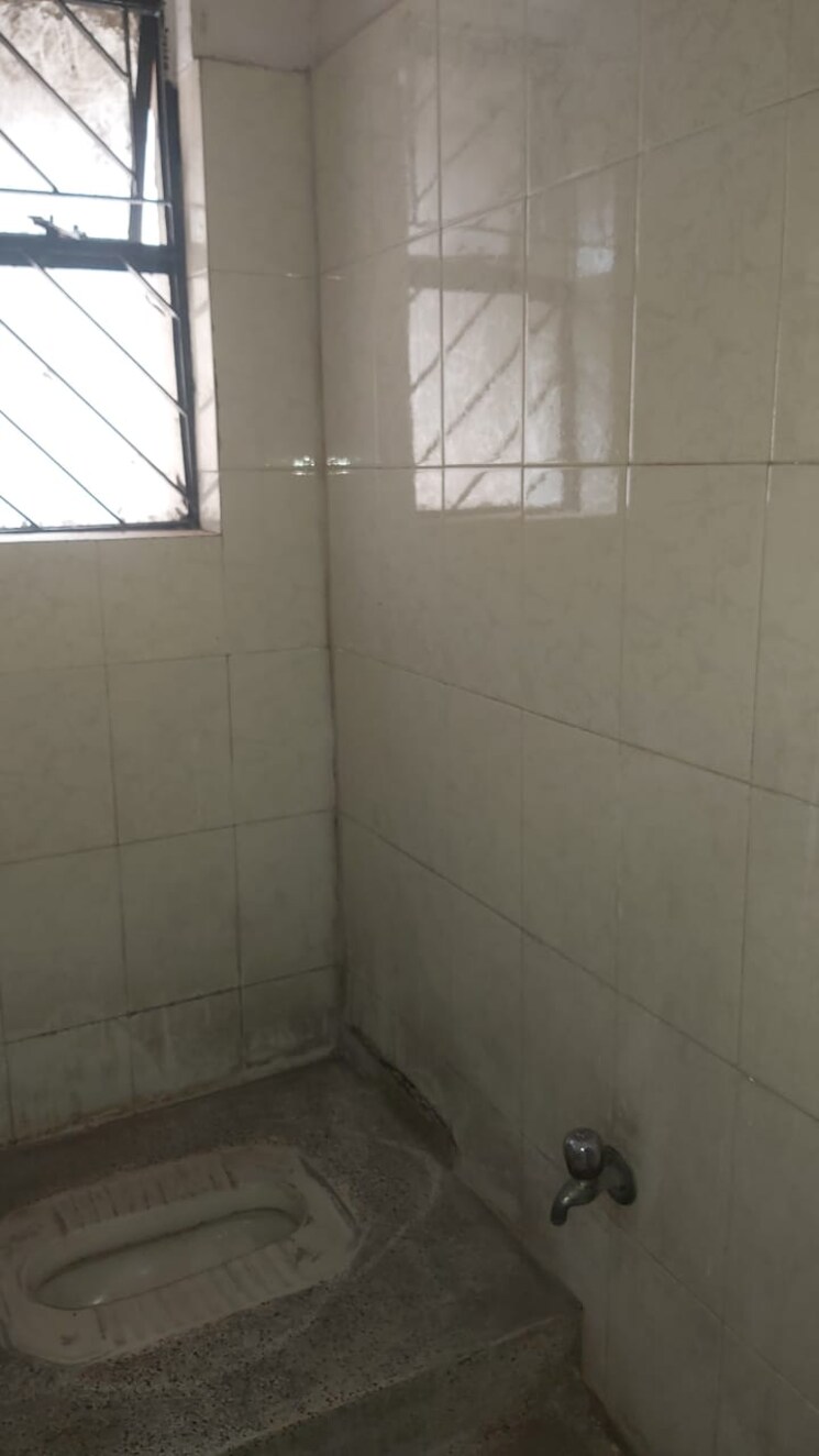 Bathroom, mayur vihar 2.5 Bedroom 800 Sq.Ft. Apartment In Mayur Vihar Delhi 9041515