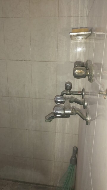 Bathroom in 2.5 BHK Apartment at Mayur Vihar – for Rent
