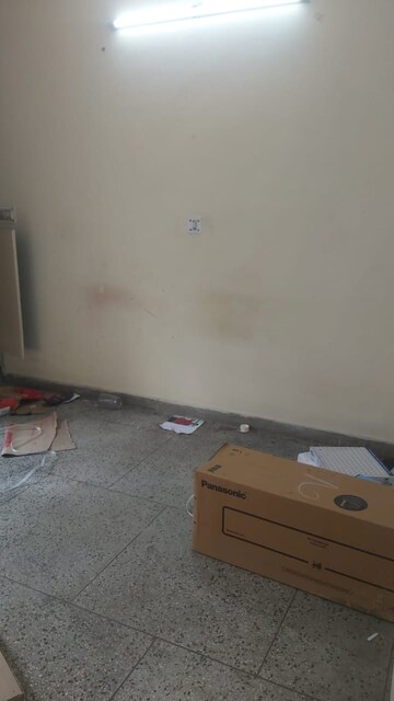 Room in 2.5 BHK Apartment at Mayur Vihar – for Rent