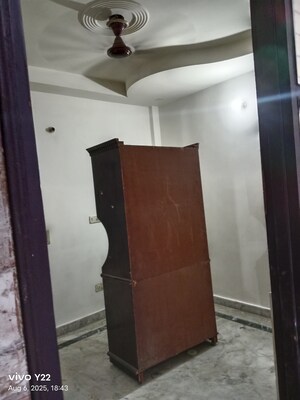 Furnished Amenities in 3 BHK Builder Floor at Laxmi Nagar – for Sale