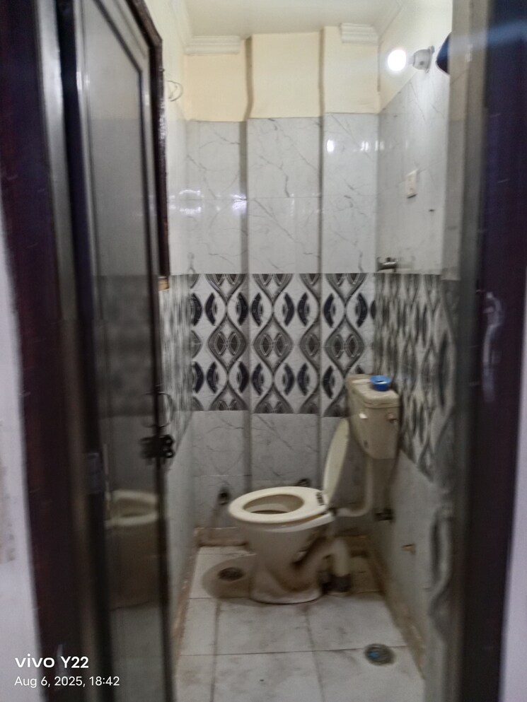 Bathroom, laxmi nagar 3 Bedroom 850 Sq.Ft. Builder Floor In Laxmi Nagar Delhi 9041558