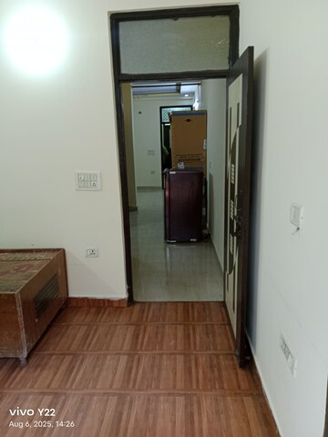 Furnished Amenities in 2 BHK Builder Floor at Laxmi Nagar – for Rent