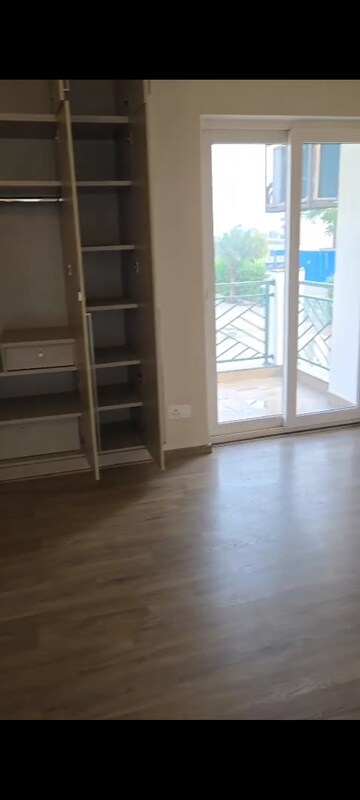 Room in 2.5 BHK Builder Floor at Central Park Flower Valley Aqua Front Towers, Sohna Sector 33 – for Rent
