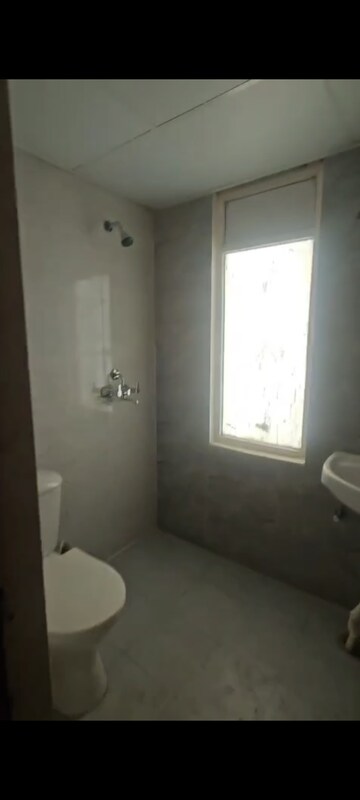 Room in 2 BHK Apartment at Amrapali Dream Valley, Tech Zone 4 Greater Noida – for Rent