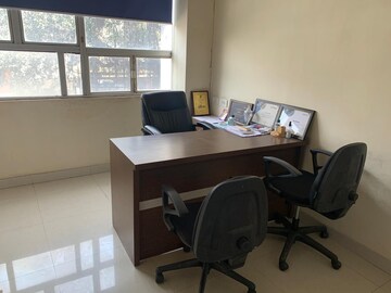  Office Space For Rent in Ratan Plaza Charbagh, Charbagh