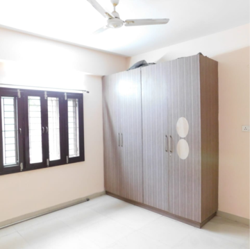 Room in 3 BHK Builder Floor at Kondapur – for Rent