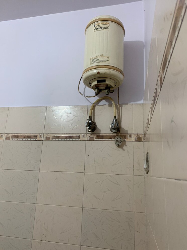 Attached Bathroom, gomti nagar 1.5 Bedroom 700 Sq.Ft. Builder Floor In Gomti Nagar Lucknow 9041700