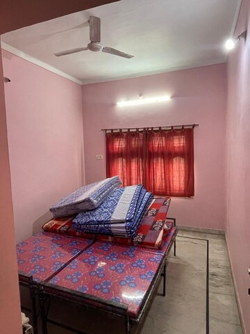 Bedroom in 2 BHK Apartment at Shankar Nagar – for Rent