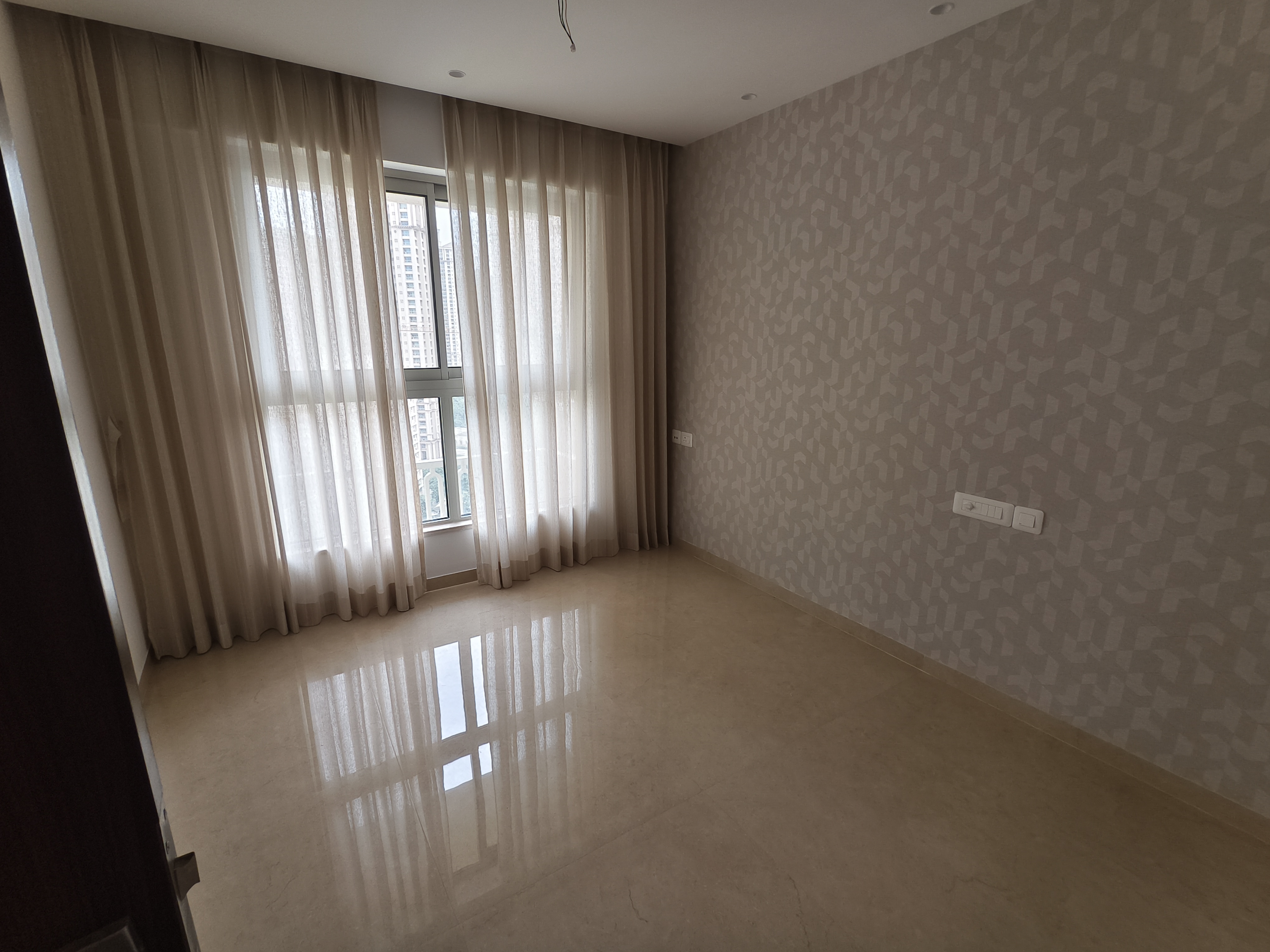 2 BHK Apartment For Rent in Hiranandani Highland