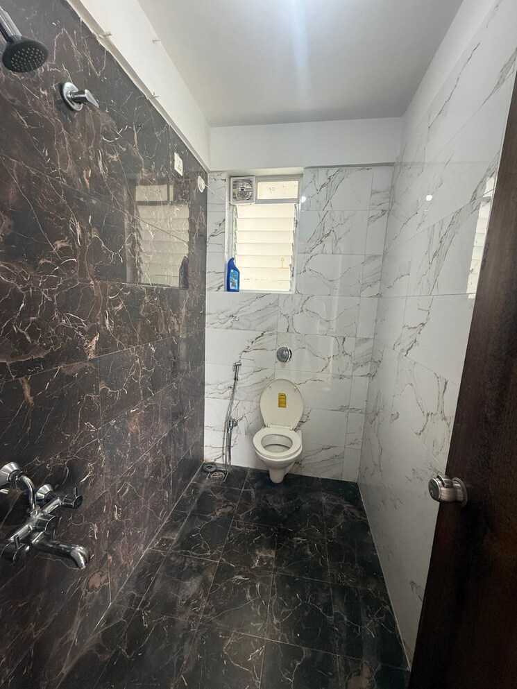 Bathroom, kumar-pragati 2 Bedroom 1000 Sq.Ft. Apartment In Nibm Road Pune 9041863