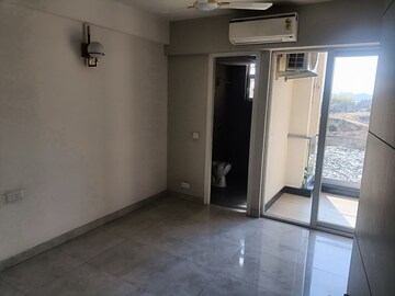 Building Lobby in 3 BHK Builder Floor at Sector 40 – for Rent