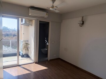 Room in 3 BHK Builder Floor at Sector 40 – for Rent