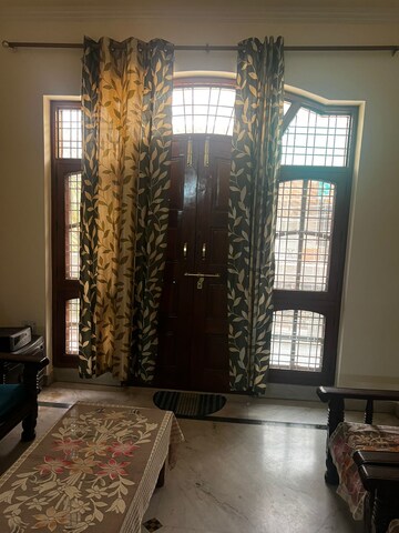 Living Room in 3 BHK Builder Floor at Sector 40 – for Rent