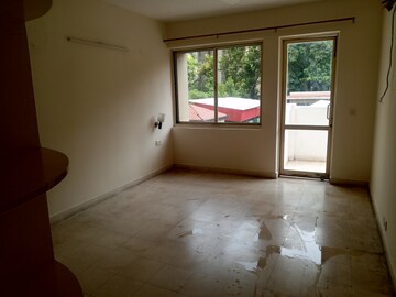 Room in 4 BHK Apartment at Omaxe The Olive Heights, Sector 56 – for Rent