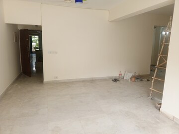 Room in 4 BHK Apartment at Omaxe The Olive Heights, Sector 56 – for Rent