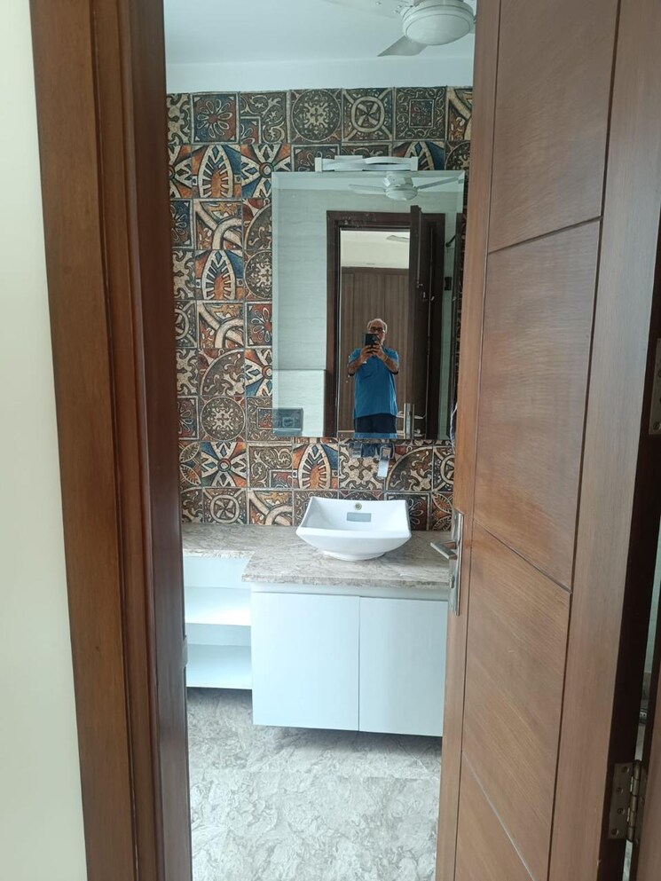 Bathroom, dlf-queens-court 4 Bedroom 2400 Sq.Ft. Builder Floor In Greater Kailash ii Delhi 9041907