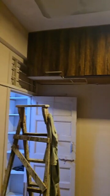 Furnished Amenities in 2 BHK Apartment at Andheri West – for Rent
